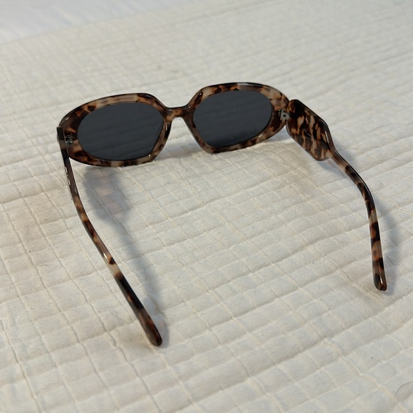 Free People Brown Tortoiseshell Sunglasses - Picture 5 of 5